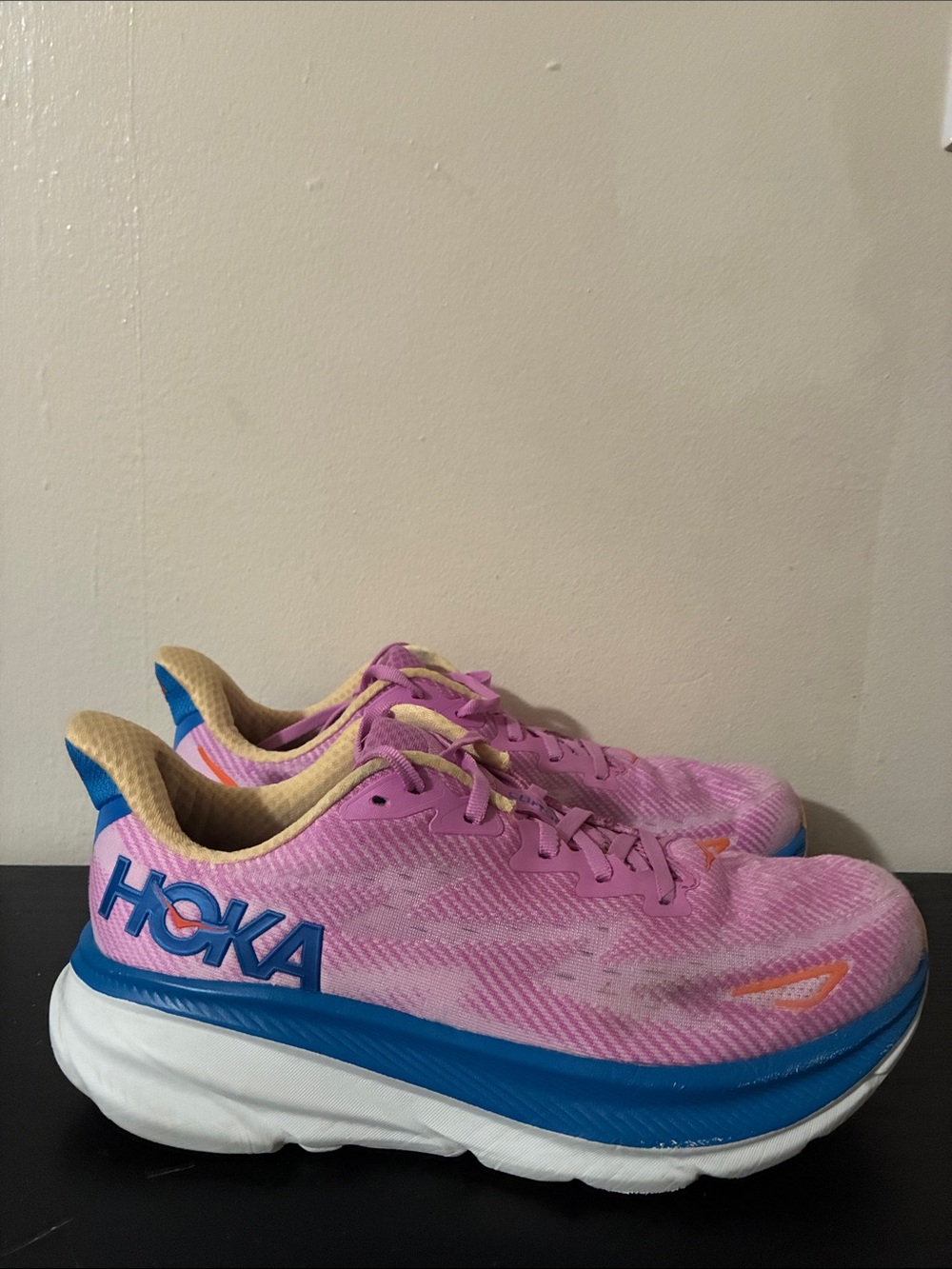 Hoka one Clifton 9 in the Cyclamen Sweet Lilac colorway women’s size 9